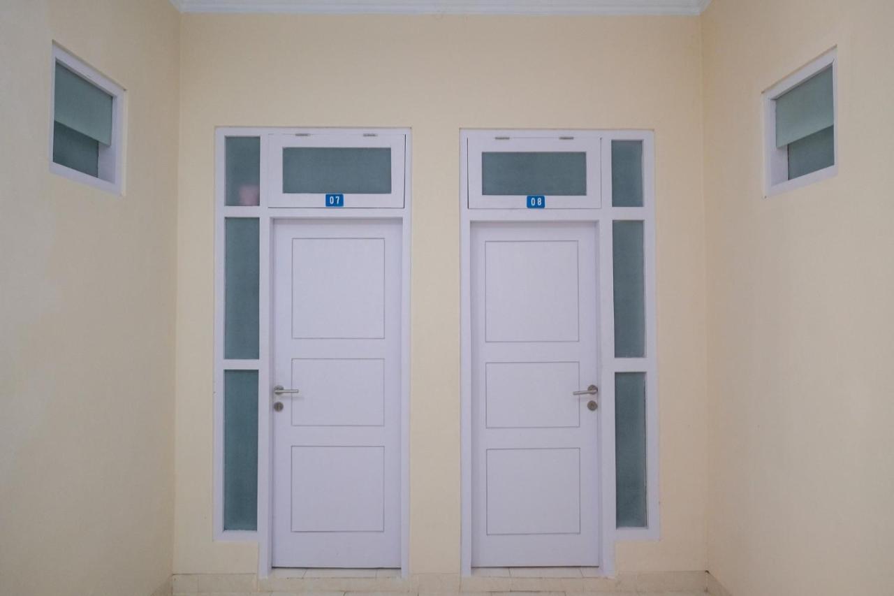Reddoorz Syariah Near Universitas Mercu Buana Kampus 2 Yogyakarta Kejayan Esterno foto