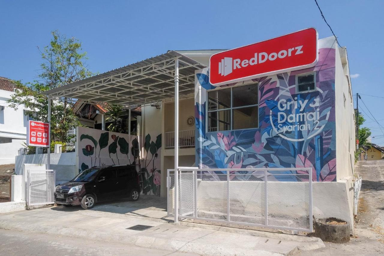 Reddoorz Syariah Near Universitas Mercu Buana Kampus 2 Yogyakarta Kejayan Esterno foto